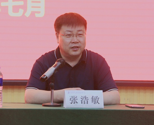 集团公司人力资源总监张浩敏就新员工个人成长作分享交流.jpg 集团公司人力资源总监张浩敏就新员工个人成长作分享交流.jpg